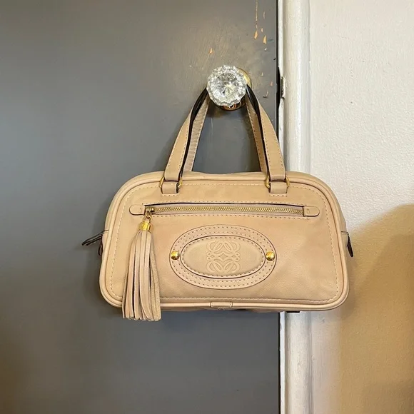 Vintage Loewe Nappa Leather Cream / Light Pink Mini Anagram Boston bag. - Picture 8 of 13
